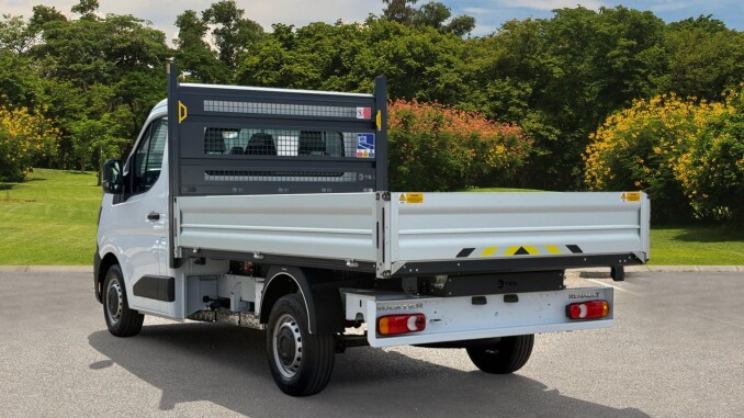 Renault Master Mwb Diesel Fwd ML35dCi 150 Advance Low Roof Aluminium Tipper - Image 2